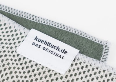 Kuehltuch taubengrau Label